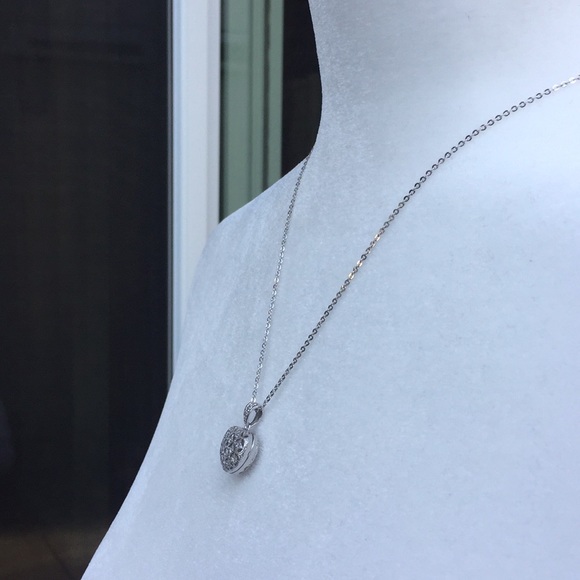 BEAUTIFUL ❤️ HEART SHAPED LOCKET PENDANT - NEW - Picture 5 of 5